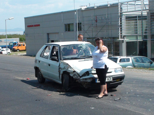 Foto: accident Dura - reprezentanta Hyundai (c) eMaramures.ro